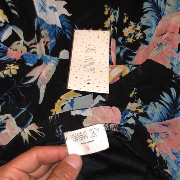 Sienna Sky Women’s Small Black Floral Dress - Picture 4 of 8